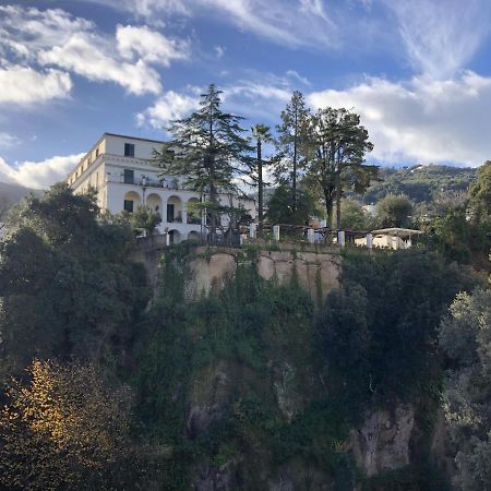 Relais La Rupe Hotel Sorrento Bagian luar foto