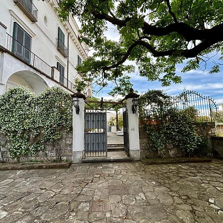 Relais La Rupe Hotel Sorrento Bagian luar foto