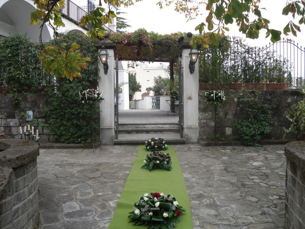 Relais La Rupe Hotel Sorrento Bagian luar foto