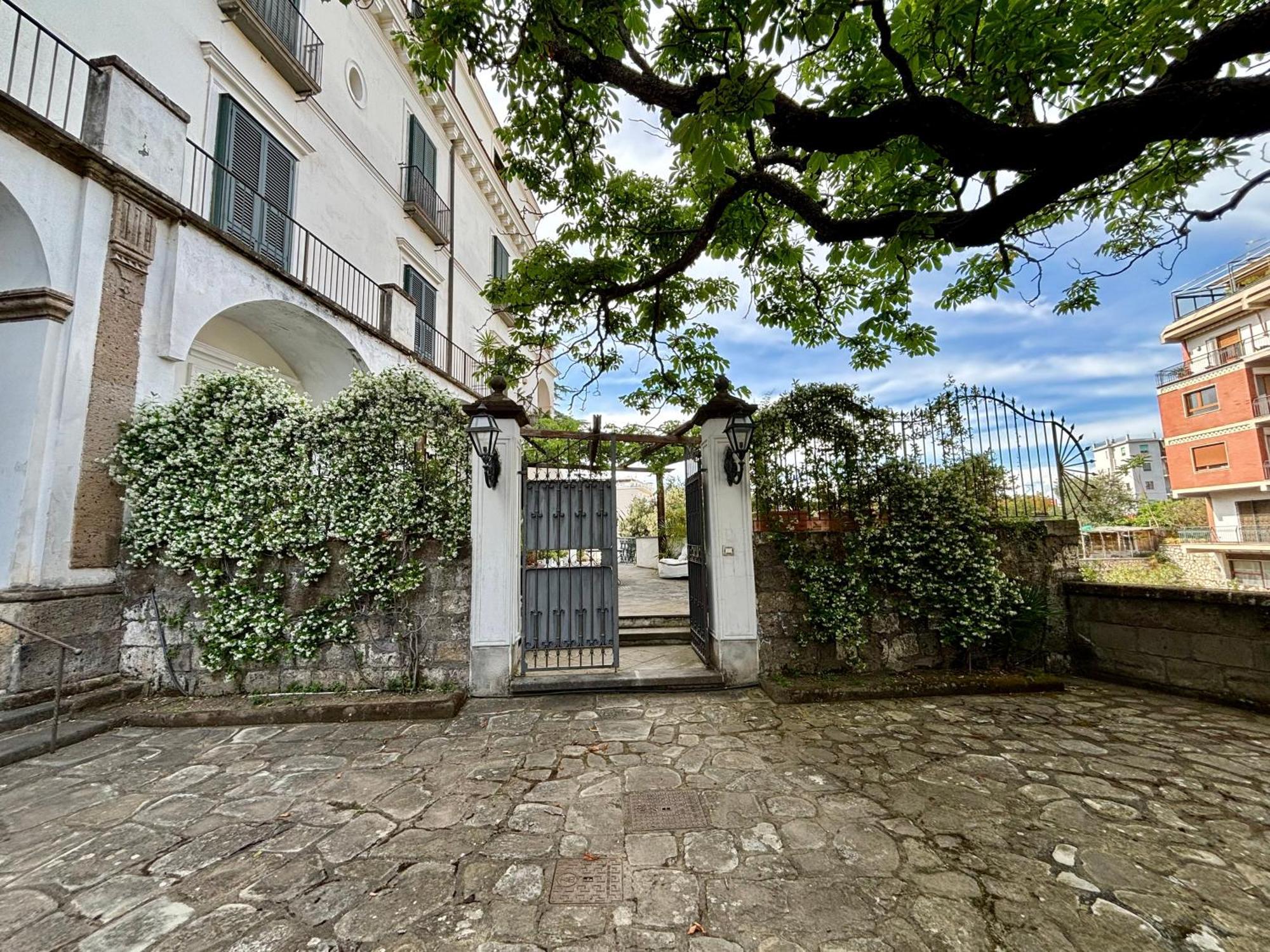 Relais La Rupe Hotel Sorrento Bagian luar foto
