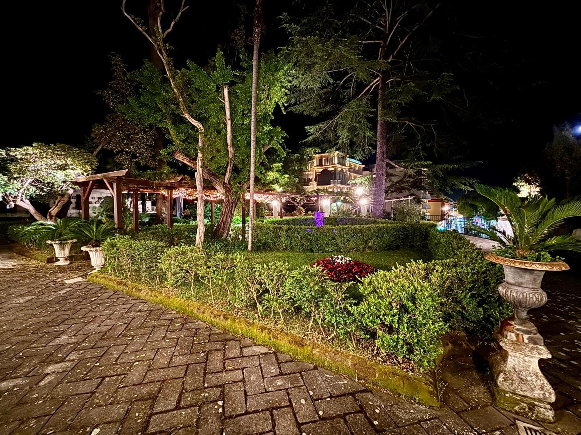 Relais La Rupe Hotel Sorrento Bagian luar foto