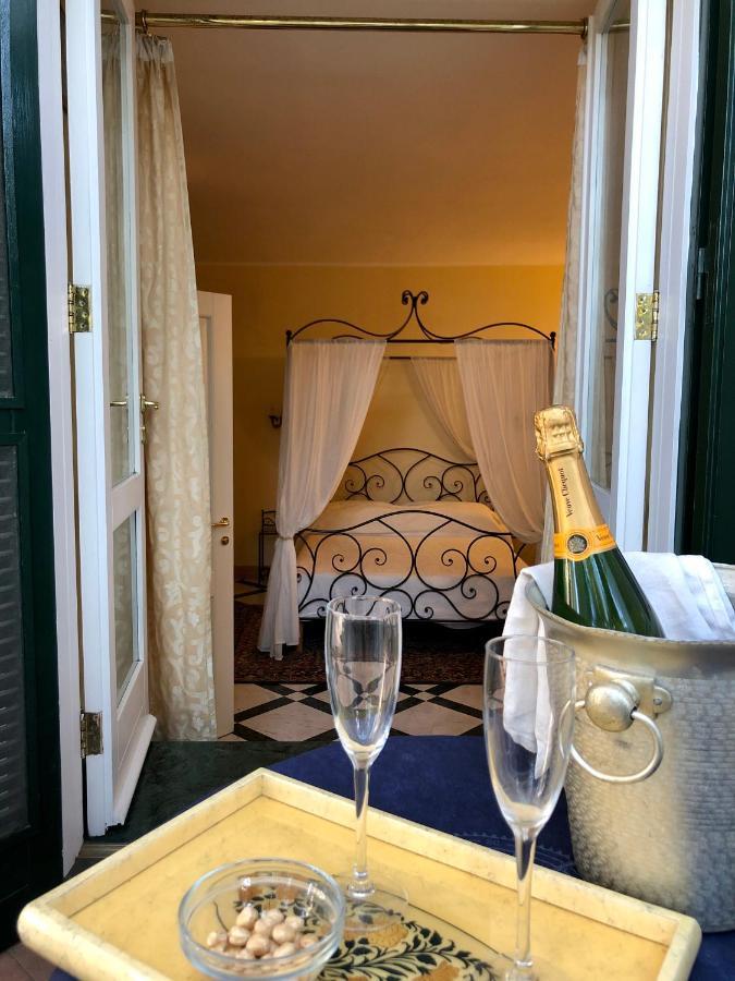 Relais La Rupe Hotel Sorrento Bagian luar foto